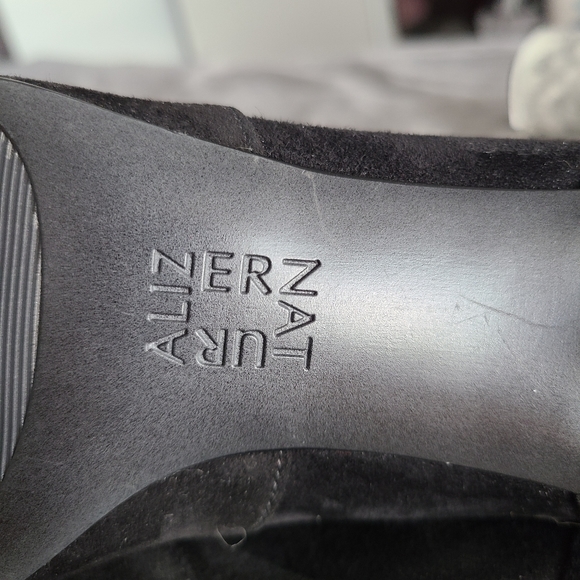 New Naturalizer suede kitten heel booties - Picture 2 of 6